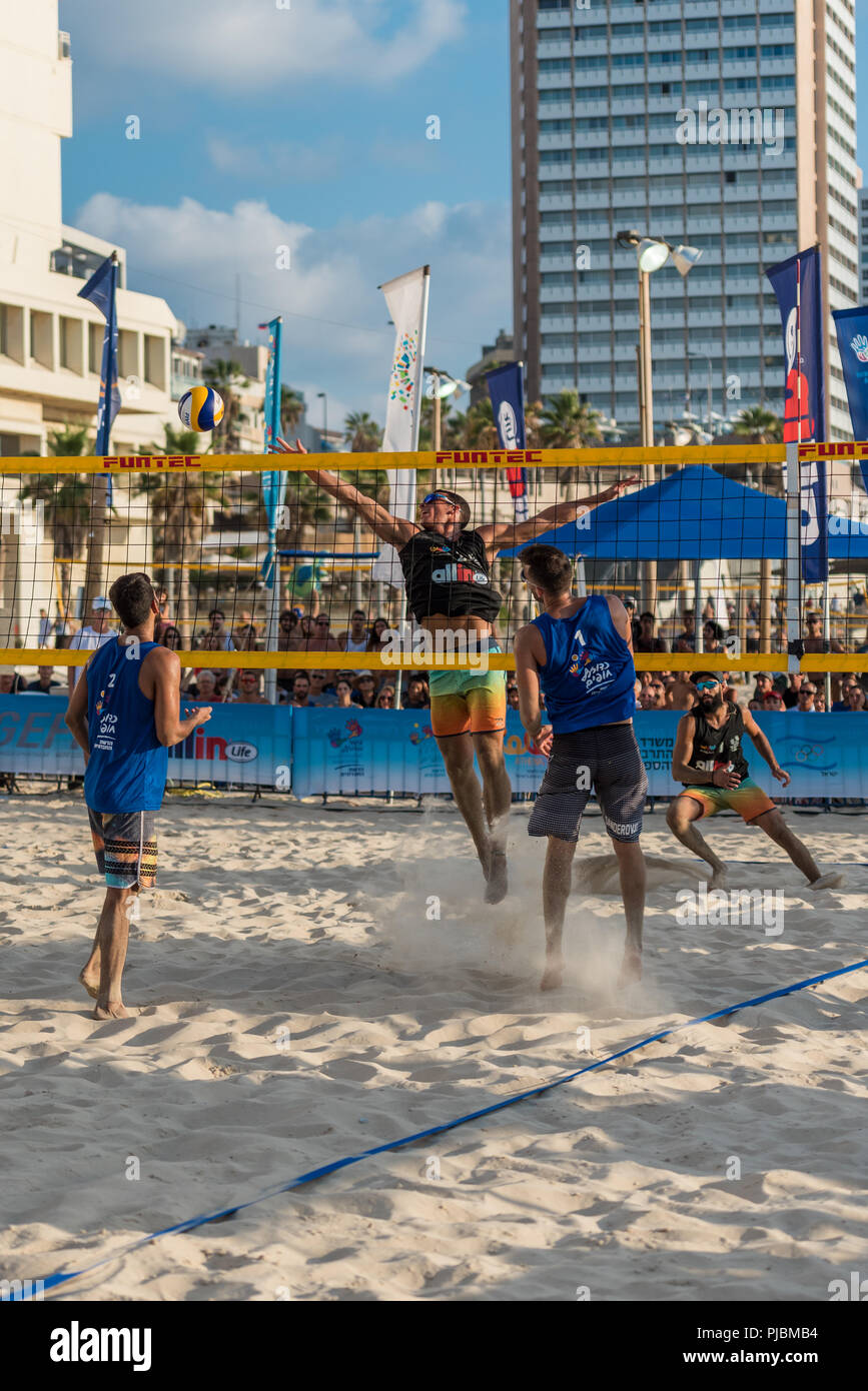 Israele, Tel Aviv - 25 agosto 2018: beach volley concorrenza su Gordon beach Foto Stock