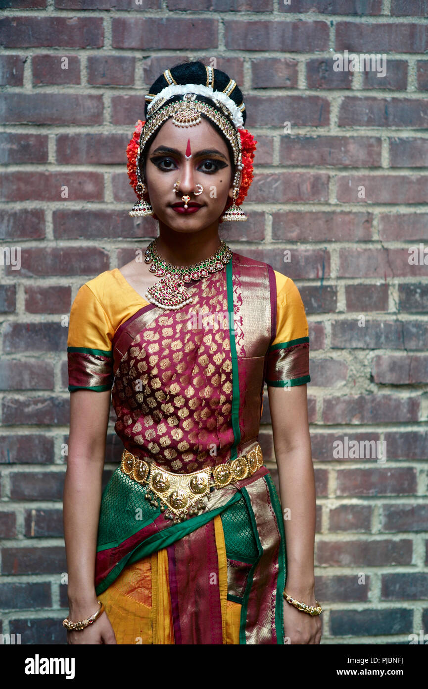Yamini ha vissuto in India del Sud per tutta la sua vita. Ella ha migrato a Jackson Heights nove mesi fa alla danza Kuchipudi stile. Foto Stock