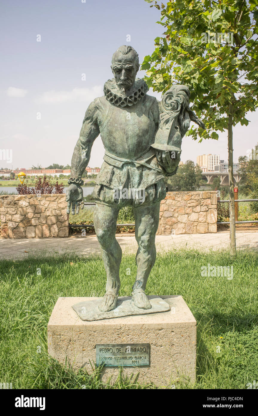 Badajoz, Spagna - Settembre il 3rd, 2018: Pedro de Alvarado, conquistatore spagnolo dell'America centrale. Scultura realizzata da Estanislao Garcia Foto Stock