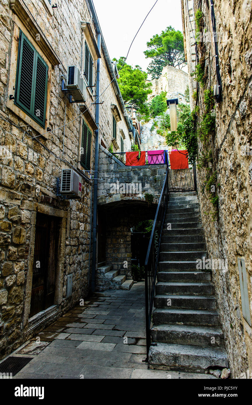 Storica città di Omis in Dalmazia Centrale Foto Stock
