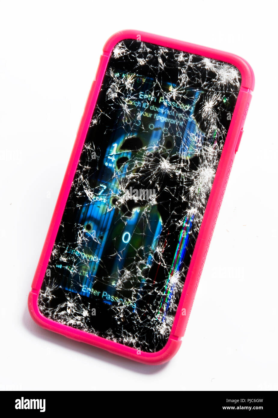 Rotture di telefono cellulare funziona ancora dopo essere stato da eseguire su auto. Foto Stock