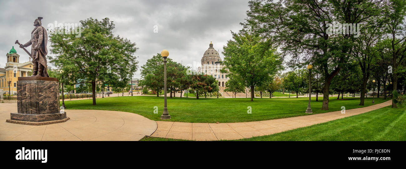 Vista panoramica del Minnesota Capitol Building e la zona circostante in Saint Paul, MN. Foto Stock