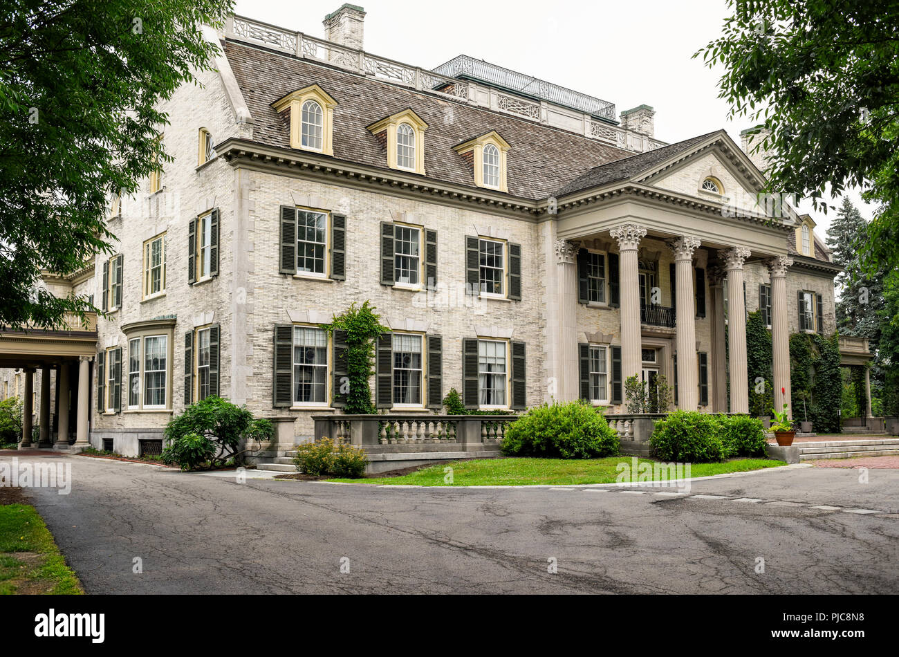 L'Esterno ingresso anteriore del George Eastman House di Rochester, New York. Foto Stock