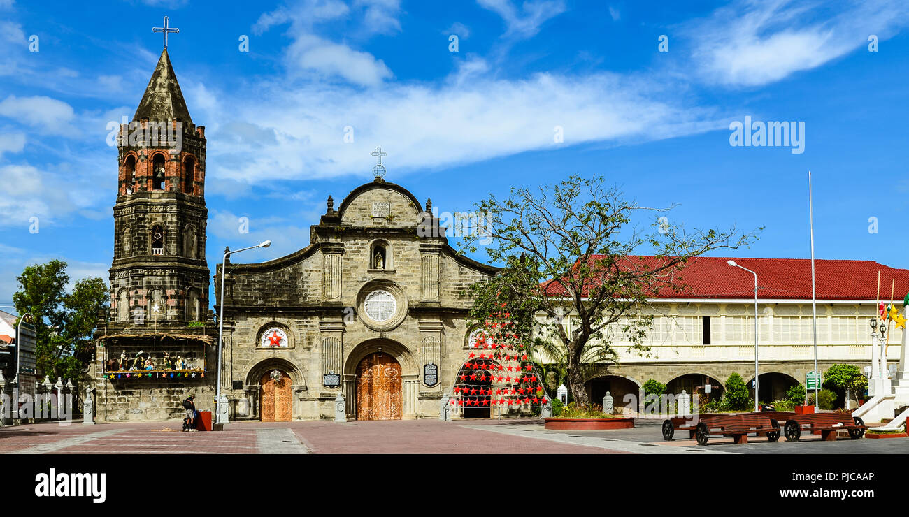 Storica Chiesa Barasoain (Nostra Signora di Mt. Carmelo parrocchia) e convento - Città di Malolos, Bulacan, Filippine Foto Stock