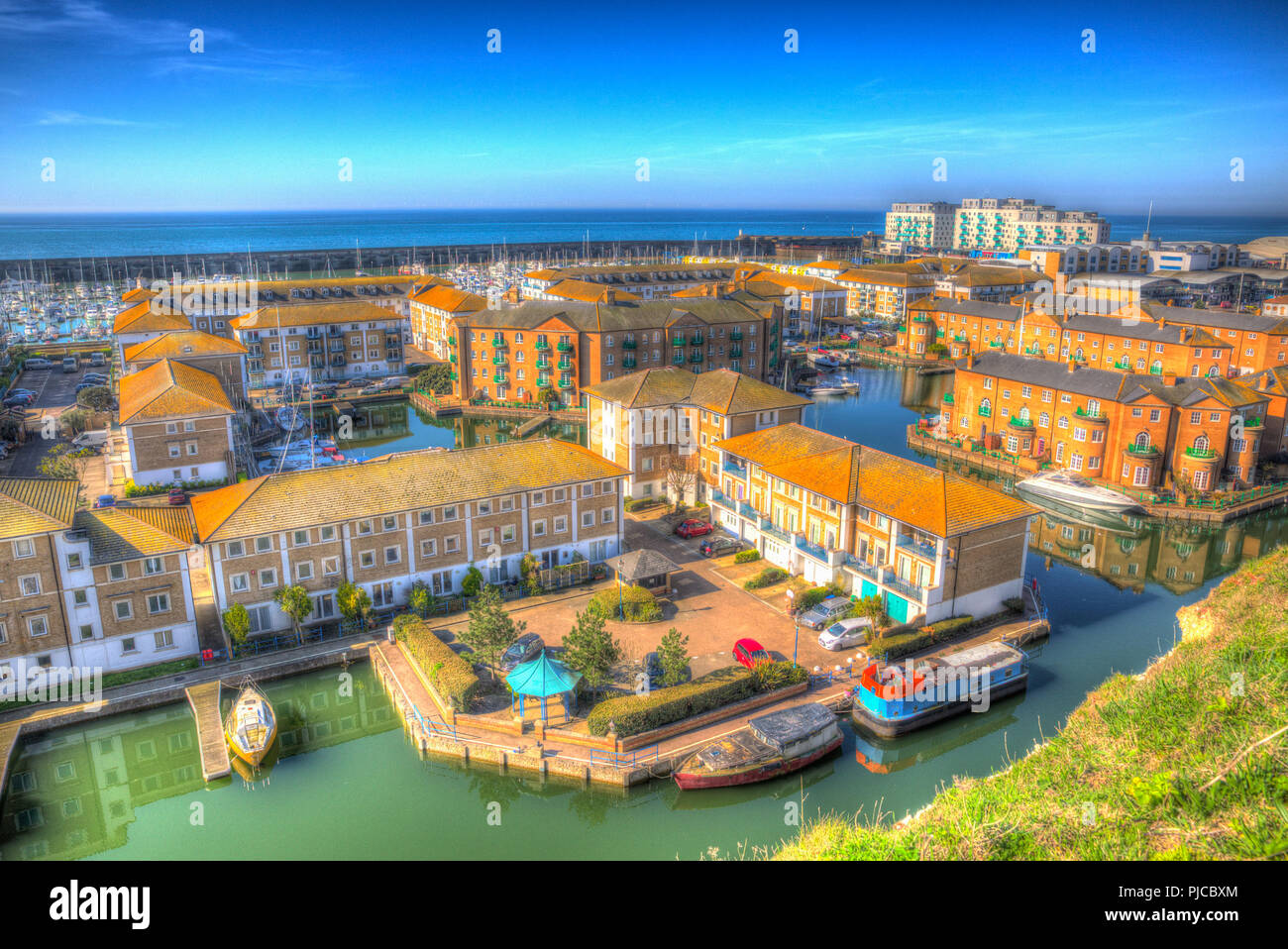 Brighton Marina barche e appartamenti di lusso East Sussex Regno Unito in colorate HDR Foto Stock