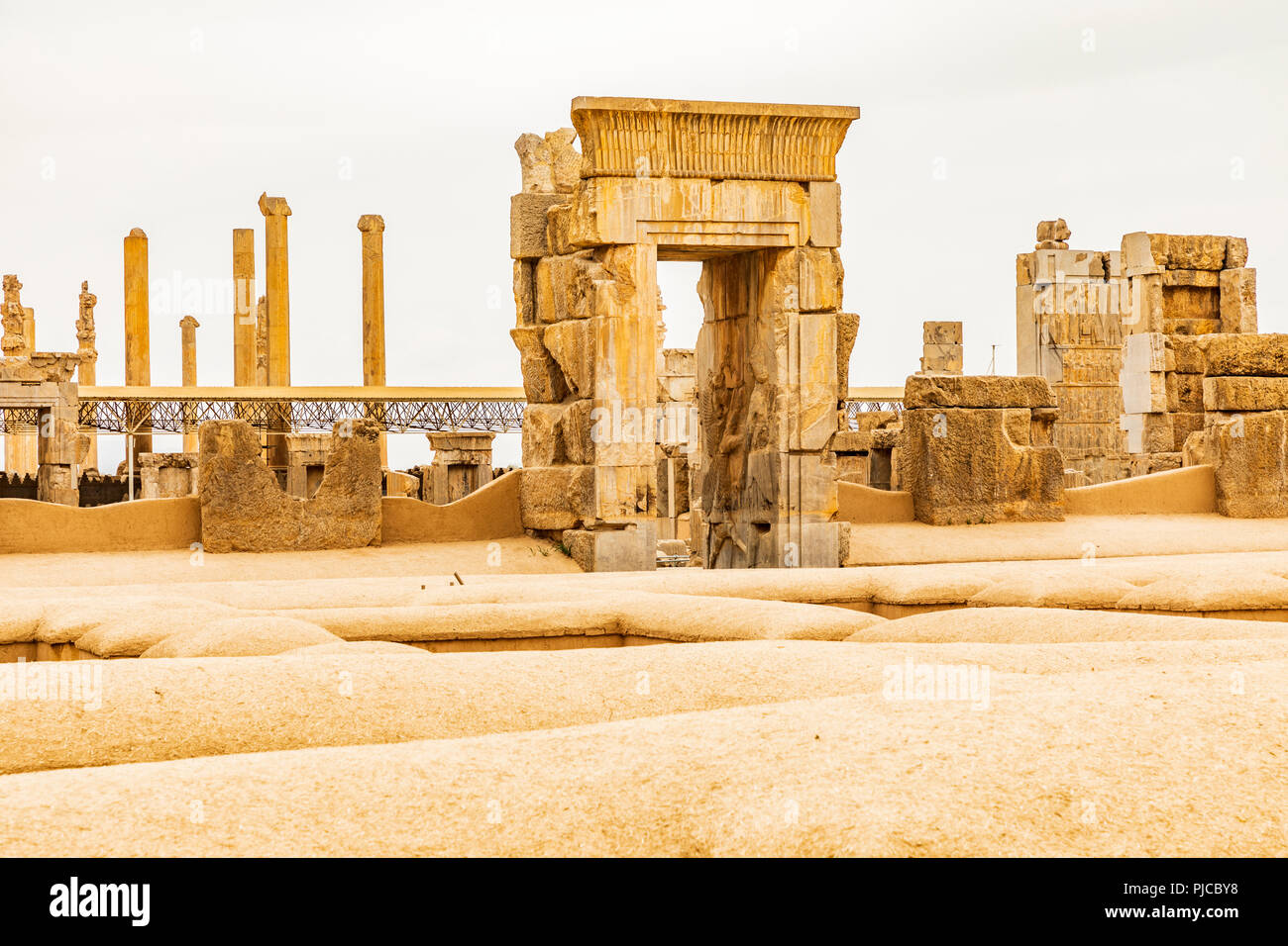 Repubblica islamica dell Iran, Shiraz. Persepolis, parsa. Il cerimoniale di capitale dell'Impero Achemenide (ca. 550-330 BC). Stile achemenide di architectu Foto Stock