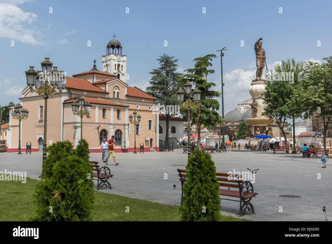 SKOPJE, REPUBBLICA DI MACEDONIA - 13 Maggio 2017: Chiesa Ortodossa della chiesa di San Demetrio e Filippo II di Macedon Monumento a Skopje, Repubblica di Macedoni Foto Stock