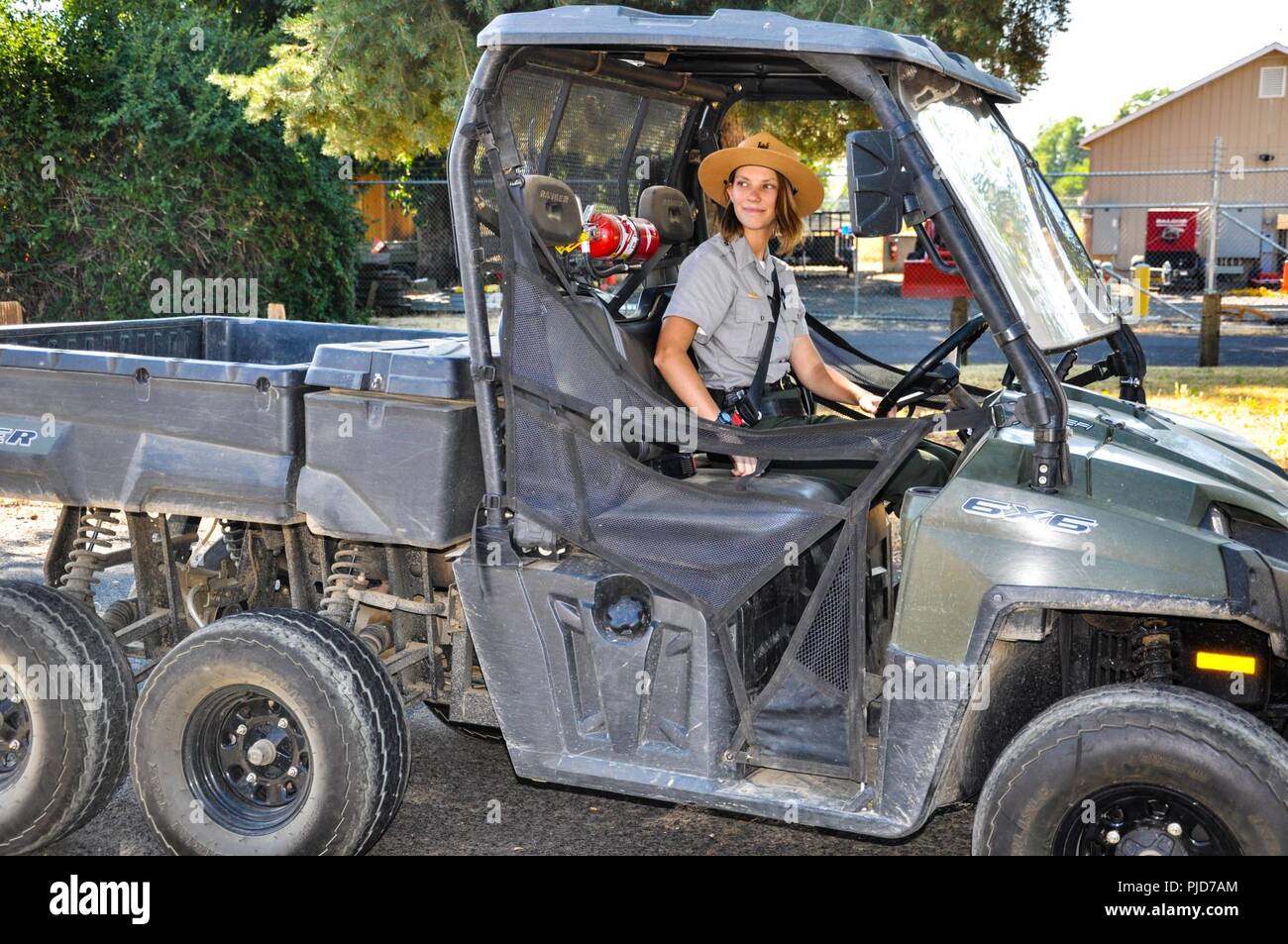 Sandy Hattan è un parco Tech e percorsi Intern con il Walla Walla District U.S. Esercito di ingegneri. Ella è anche uno studente al Whitman College, studiare la biologia. A seconda del giorno, Hattan potrebbe trascorrere un paio di ore in ufficio, lavorando con gli appaltatori e i volontari, tuttavia, rangers cercare di stare fuori del campo, come la maggior parte delle loro funzioni hanno a che fare con la cura dei parchi e assicurandosi che le persone seguono le regole. Foto Stock