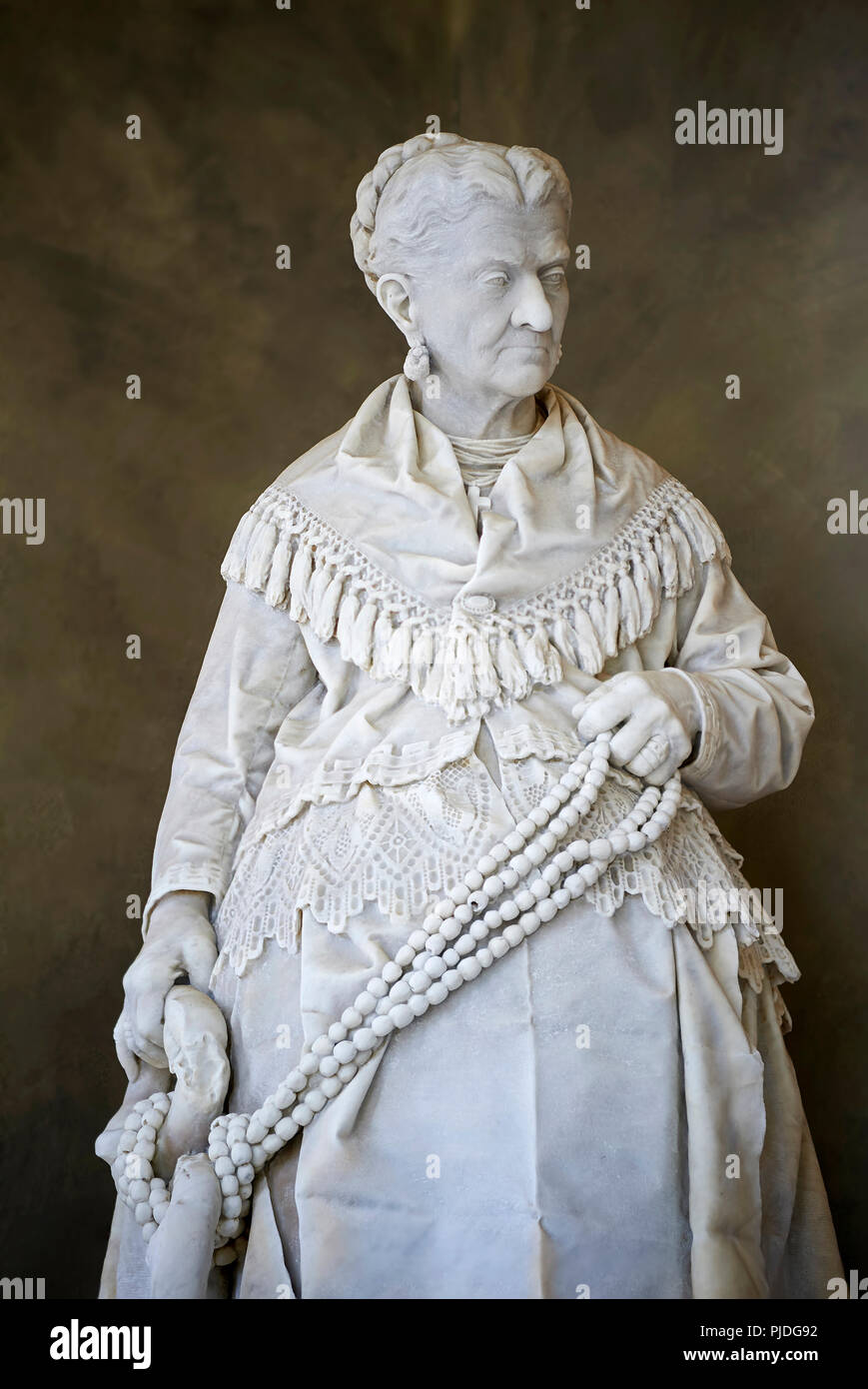 Foto e immagine della pietra scolpita il monumento funebre di Caterina Campodonico, anche chiamato 'il venditore di arachidi' che portano una stringa di arachidi e Foto Stock
