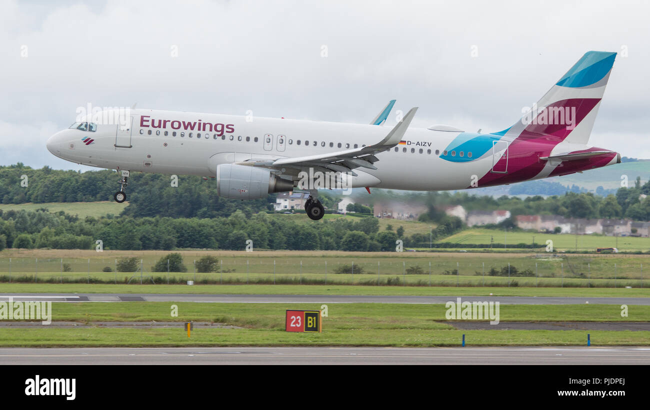 Low cost carrier tedesco - Eurowings visto l'atterraggio all'Aeroporto Internazionale di Glasgow, Renfrewshire, Scozia. Foto Stock