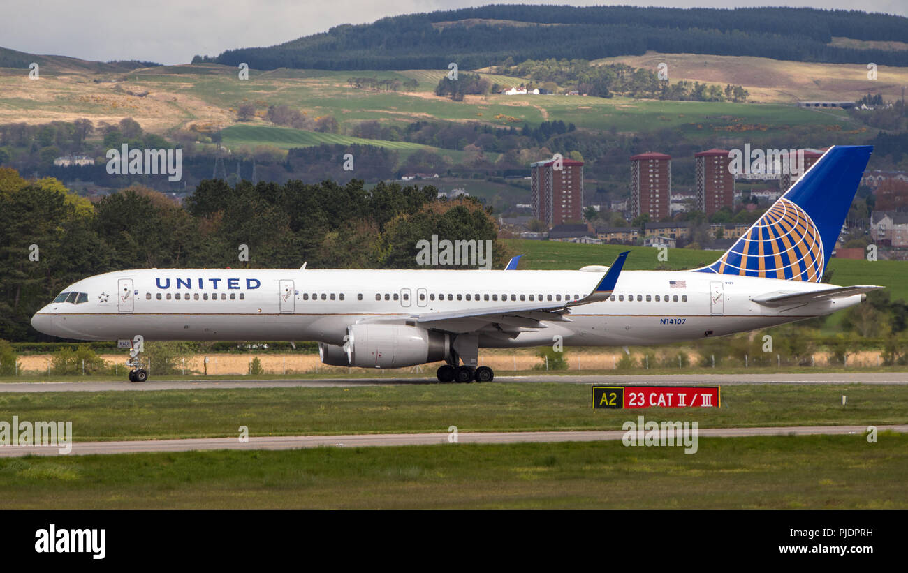 United Airlines visto a Glasgow prima di decollare PER GLI STATI UNITI D'AMERICA, dall'Aeroporto Internazionale di Glasgow, Renfrewshire, Scozia. Foto Stock