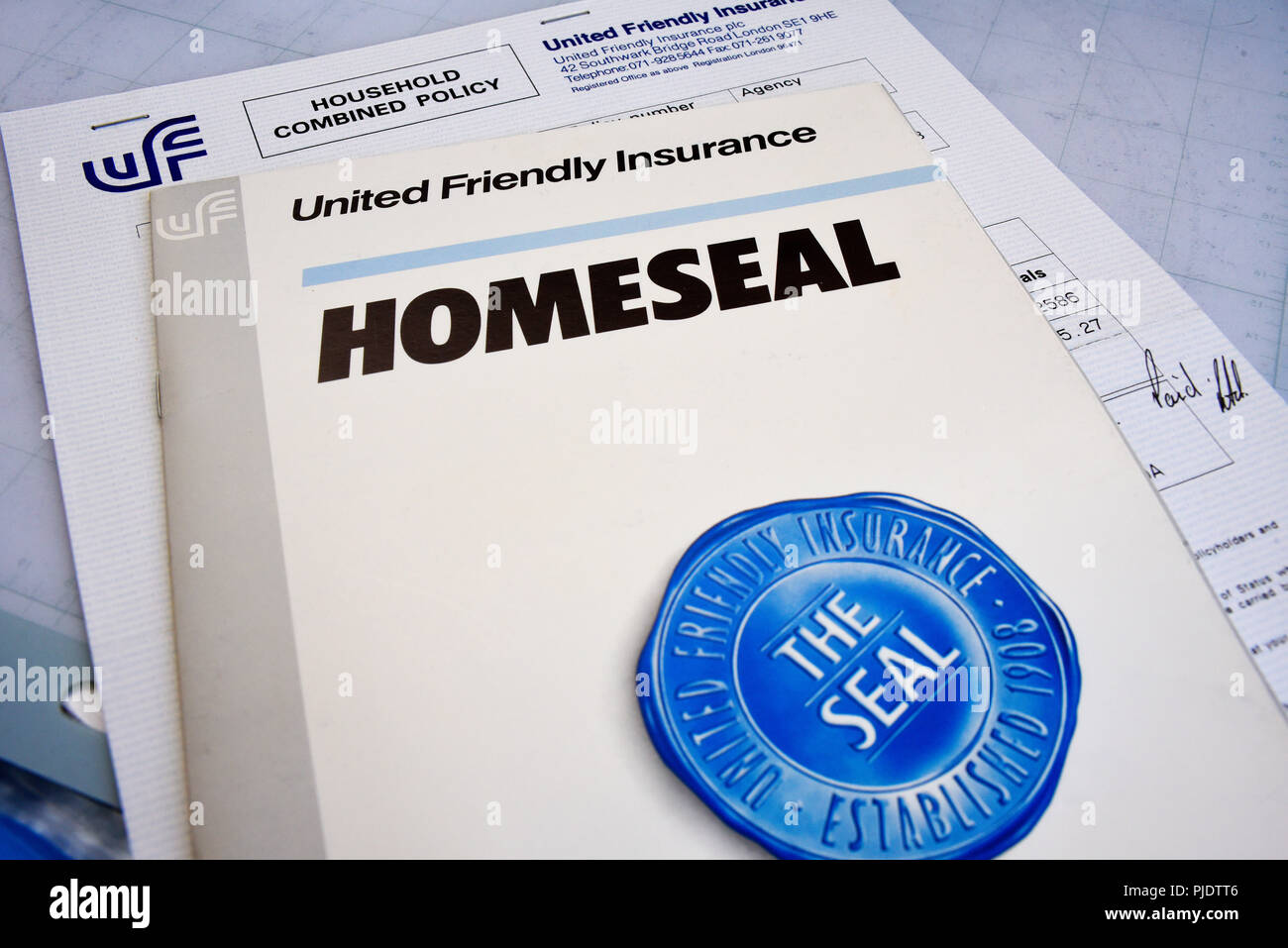 Regno Friendly documenti assicurativi, le scartoffie. UF. Homeseal assicurazione domestica il documento di politica in materia. Regno Assurance Group plc è diventata Royal London Foto Stock