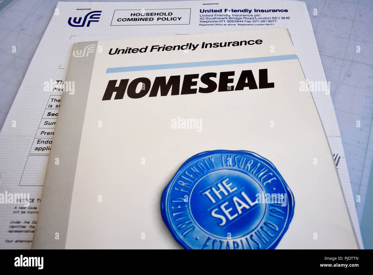 Regno Friendly documenti assicurativi, le scartoffie. UF. Homeseal assicurazione domestica il documento di politica in materia. Regno Assurance Group plc è diventata Royal London Foto Stock