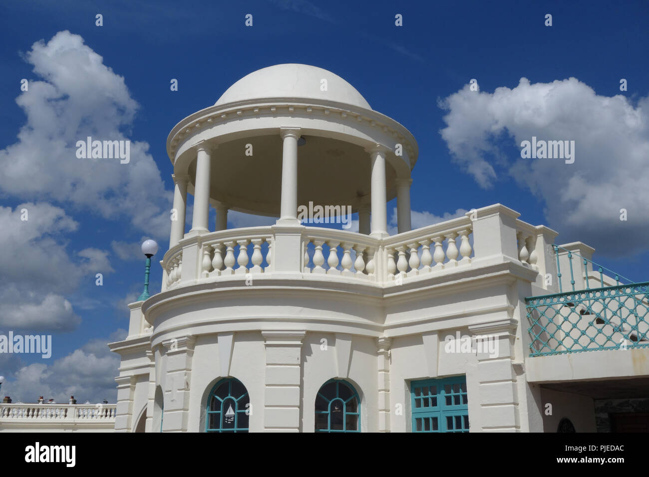 De La Warr Pavilion progettato da Erich Mendelsohn e Serge Chermayeff , Bexhill, REGNO UNITO Foto Stock