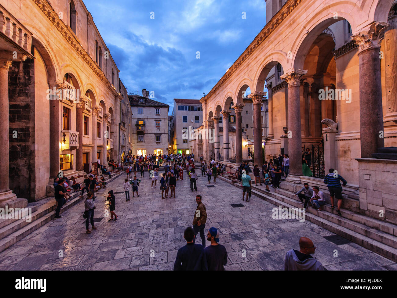 Peristilio nel palazzo di Diocleziano a Split, Croazia Foto Stock