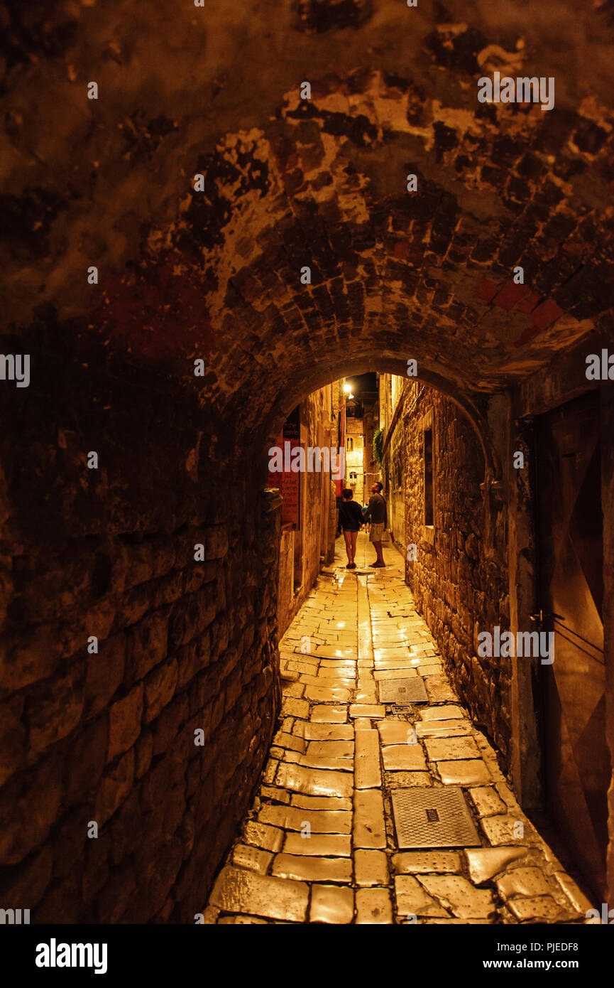 Strada stretta nel palazzo di Diocleziano a Split, Croazia Foto Stock