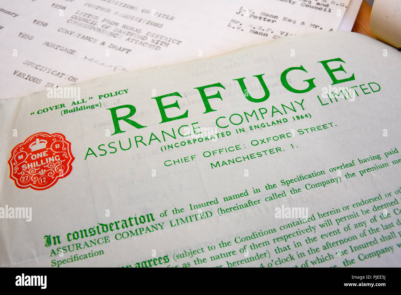 Rifugio Assurance Company Limited polizza di assicurazione la documentazione di lavoro documentare. Carte vintage. Uno scellino guarnizione sull assicurazione dei fabbricati. Manchester business Foto Stock