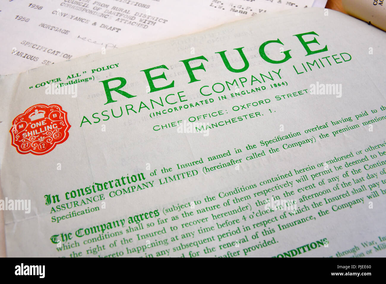 Rifugio Assurance Company Limited polizza di assicurazione la documentazione di lavoro documentare. Carte vintage. Uno scellino guarnizione sull assicurazione dei fabbricati. Manchester business Foto Stock