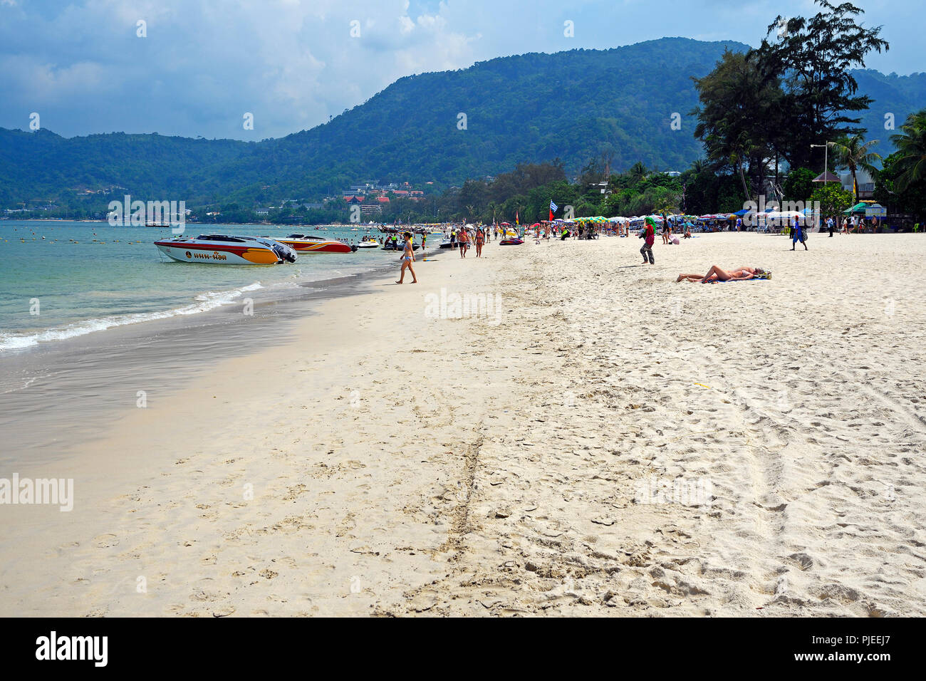 Patong Beach, la spiaggia principale di Phuket, Thailandia, Hauptstrand auf Phuket Foto Stock