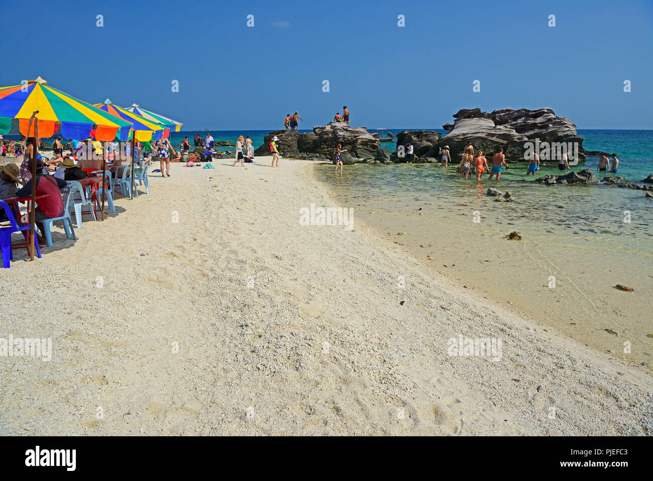 I turisti su Koh Khai Islanda, Thailandia, Touristen auf Koh Khai Island Foto Stock