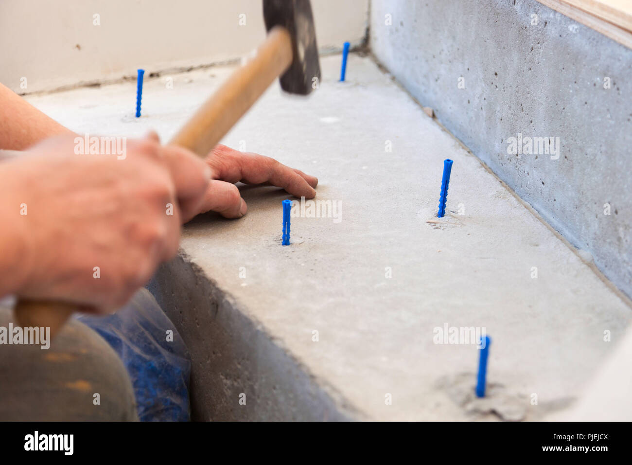 Produzione ed installazione di lino. Opera del Maestro. Foto Stock