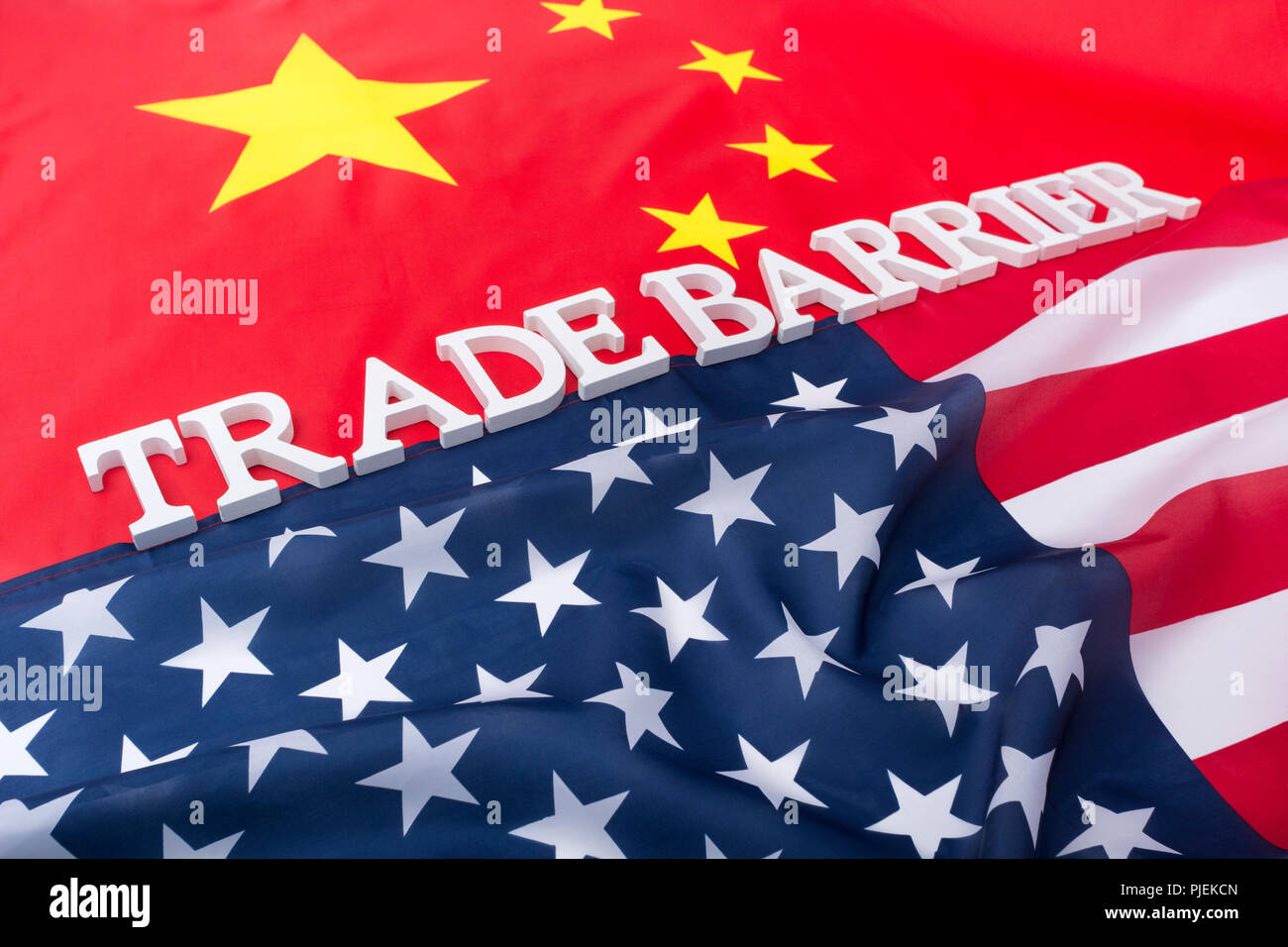 Metafora per USA-Cina guerra commerciale / China-America tariffe - come parte di Donald Trump's MAGA / rendere l'America grande strategia nuovamente, guerra commerciale con la Cina. Foto Stock