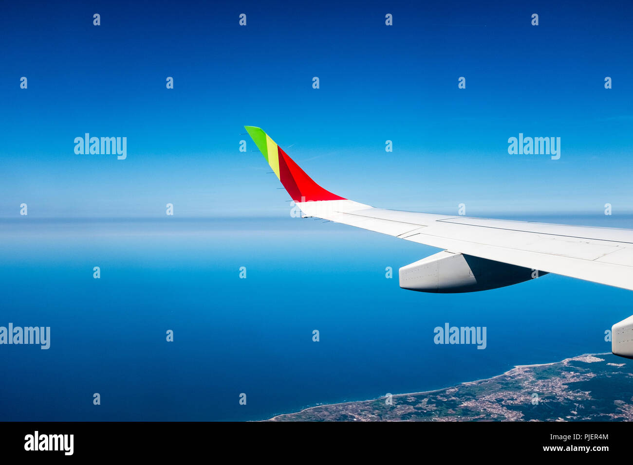 Sorvolando il Nord del Portogallo con TAP Air Portugal. Foto Stock