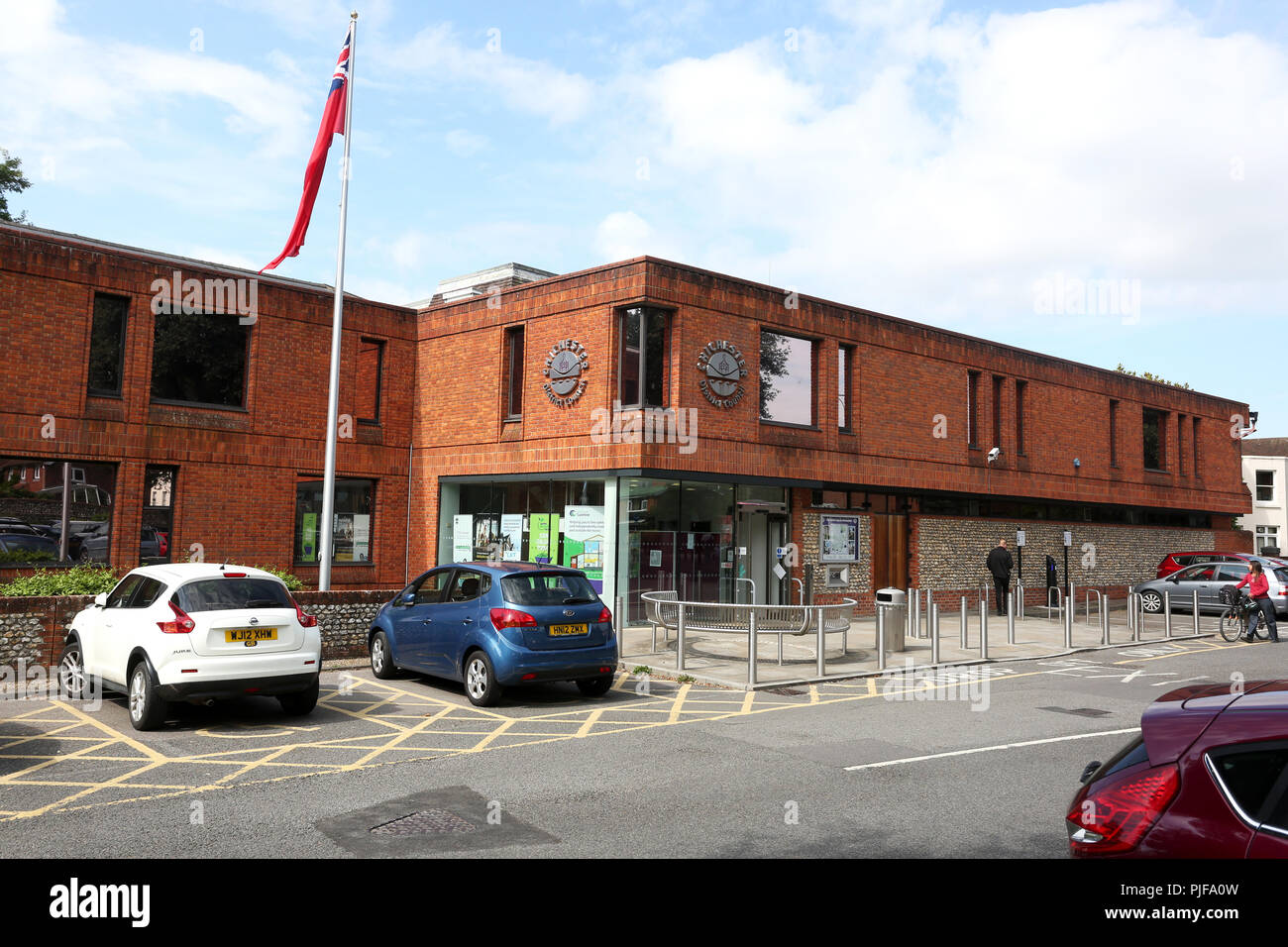 Viste generali del distretto di Chichester Consiglio Edificio per uffici nel centro di Chichester, West Sussex, Regno Unito. Foto Stock