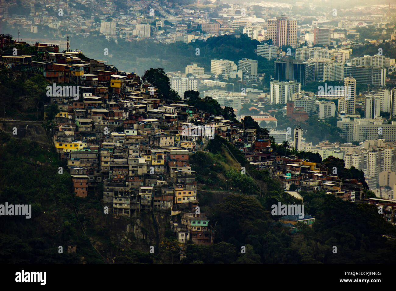 Nelle favelas di Rio de Janeiro Foto Stock