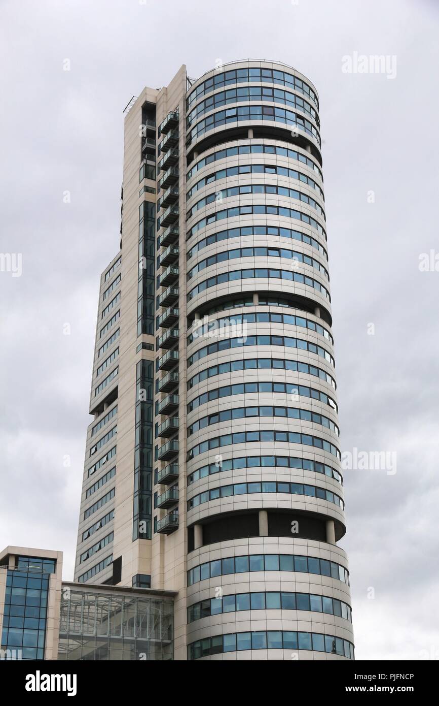 LEEDS, Regno Unito - 12 luglio 2016: Bridgewater Place grattacielo a Leeds, Regno Unito. Il palazzo è stato progettato dagli architetti Aedas. Foto Stock