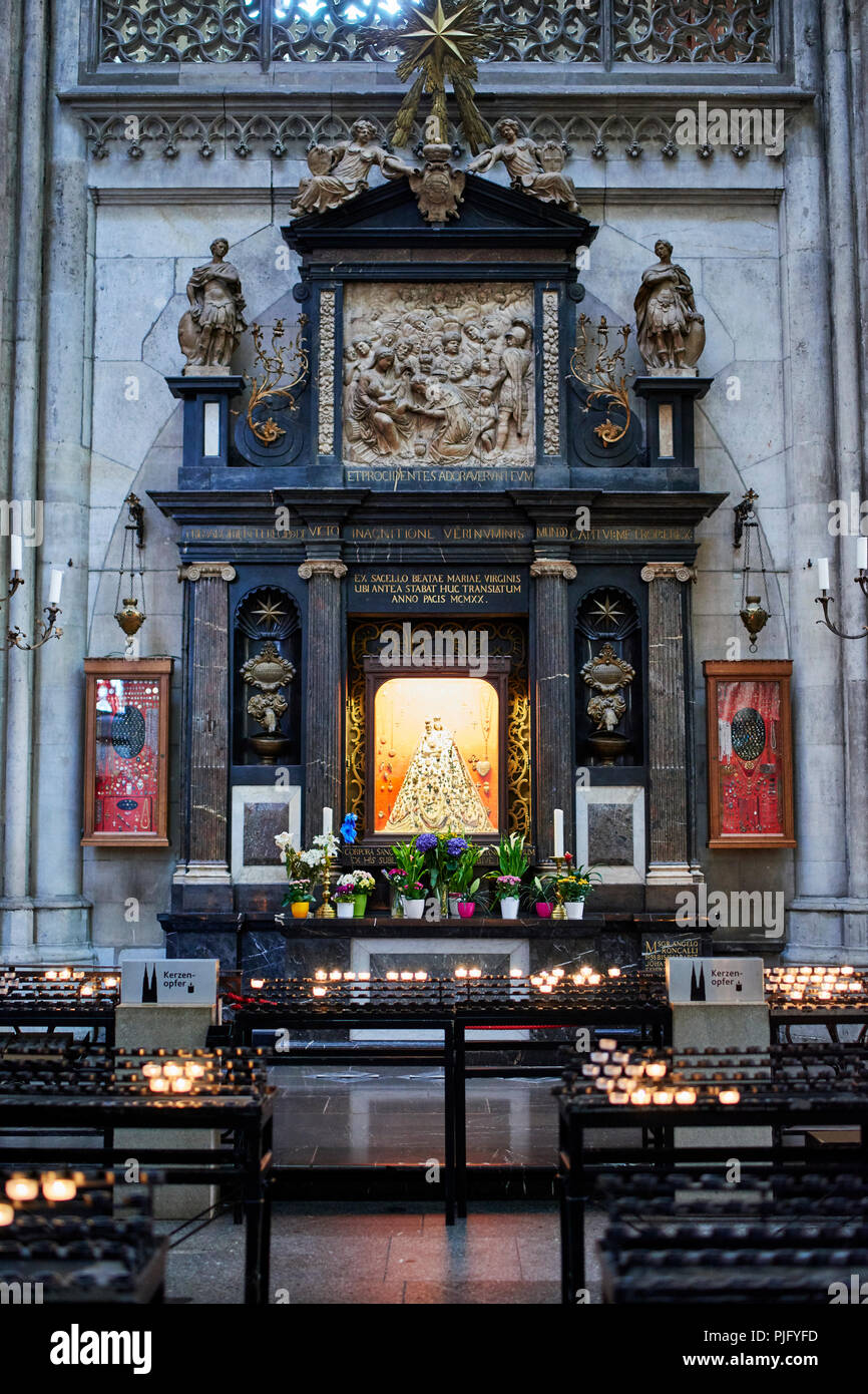 La cattedrale di Colonia, i Magi altare (altare dei tre re), in marmo nero e alabastro pallido Heribert Neuss tra 1668 e 83 Foto Stock