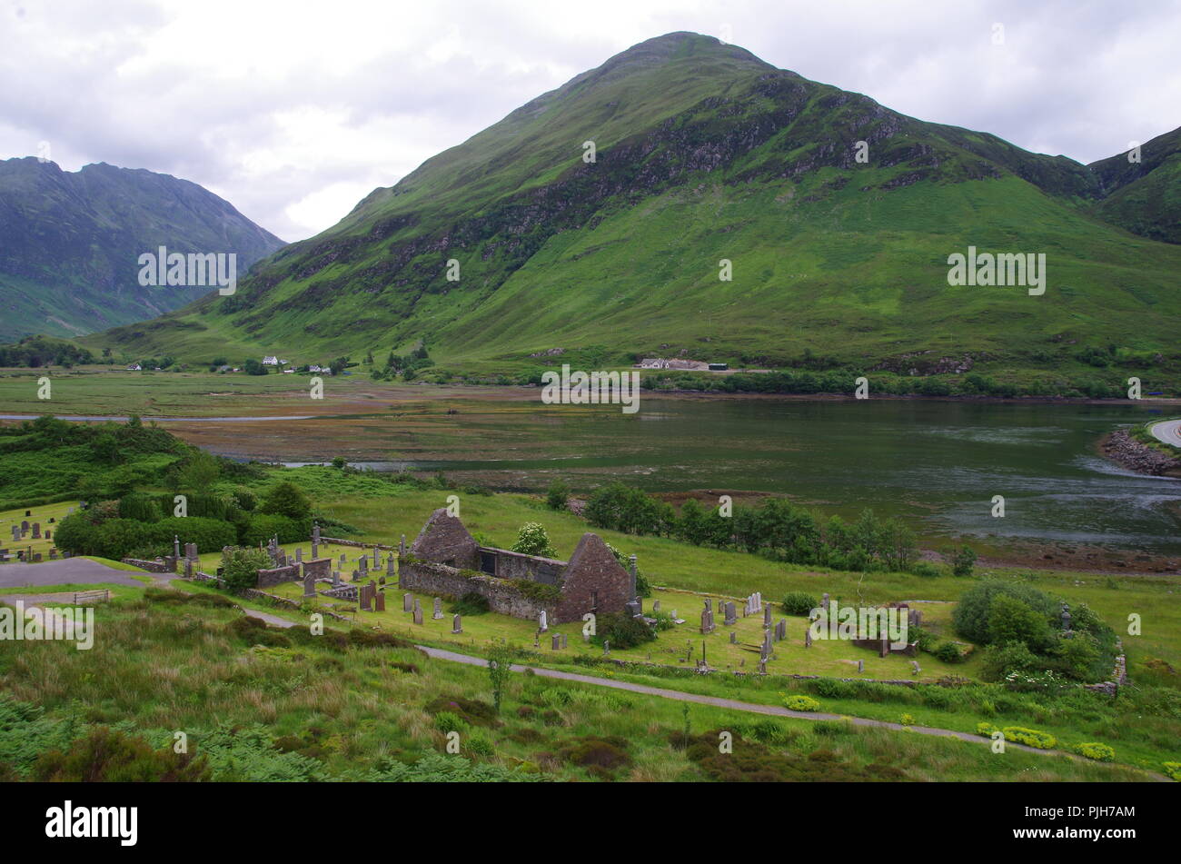 Kintail, St Dubhthac la Chiesa, Clachan Duich sepoltura. John O' semole (Duncansby head) in terre fine. da estremità a estremità trail. Cape Wrath trail. La Scozia. Foto Stock