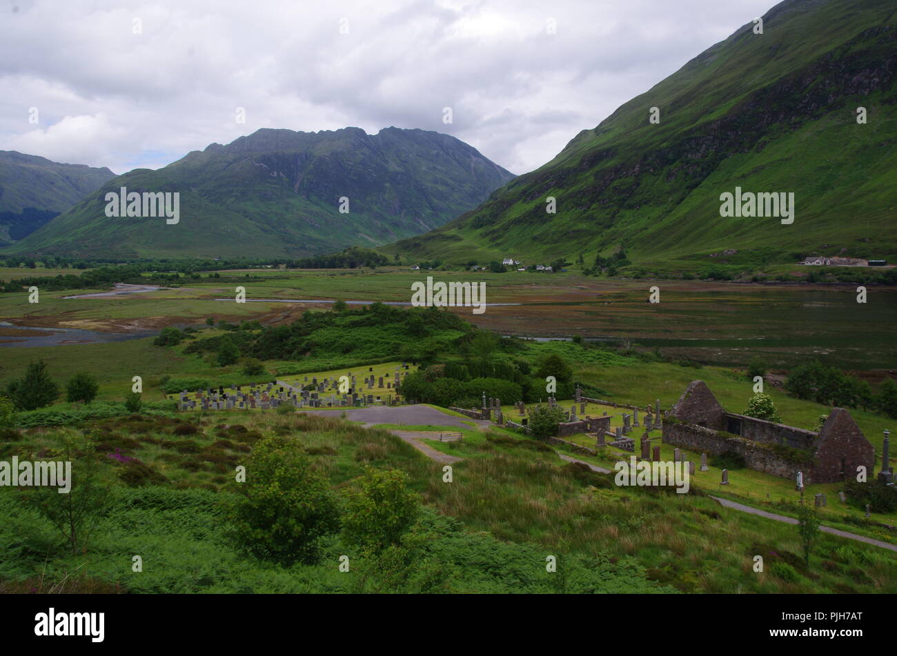 Kintail, St Dubhthac la Chiesa, Clachan Duich sepoltura. John O' semole (Duncansby head) in terre fine. da estremità a estremità trail. Cape Wrath trail. La Scozia. Foto Stock