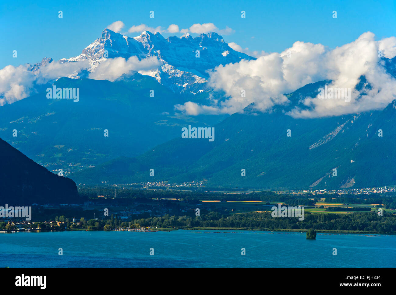 Dents du Midi la gamma della montagna sopra il Lago di Ginevra, Vallese, Svizzera Foto Stock