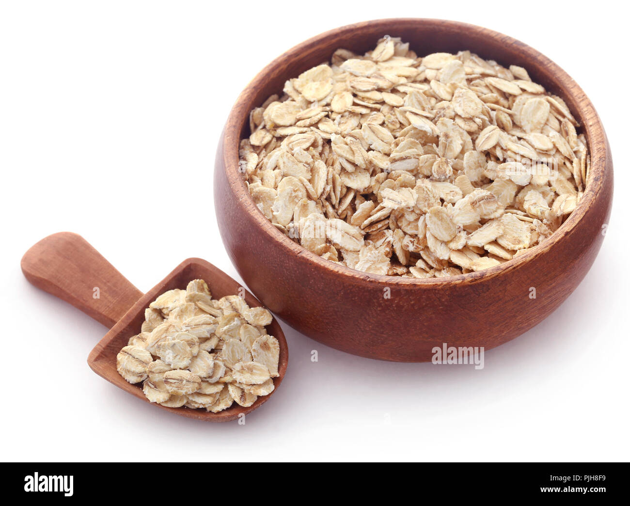 Avene intere in un recipiente su sfondo bianco Foto Stock