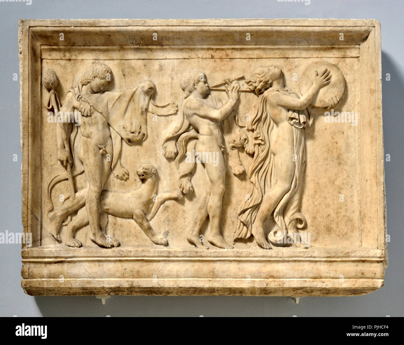 Un Maenad e due satiri in una processione Dionysiac (romana, c100AD) dalla Villa Quintiliana sulla Via Appia. British Museum, Bloomsbury, Londra, en Foto Stock