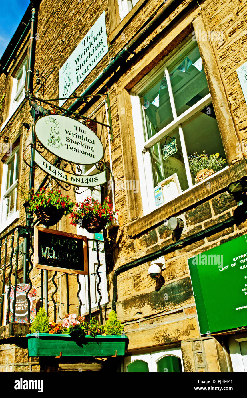 La calza rugoso, Holmfirth, tv posizione per ultimo del vino estivo, West Yorkshire, Inghilterra Foto Stock