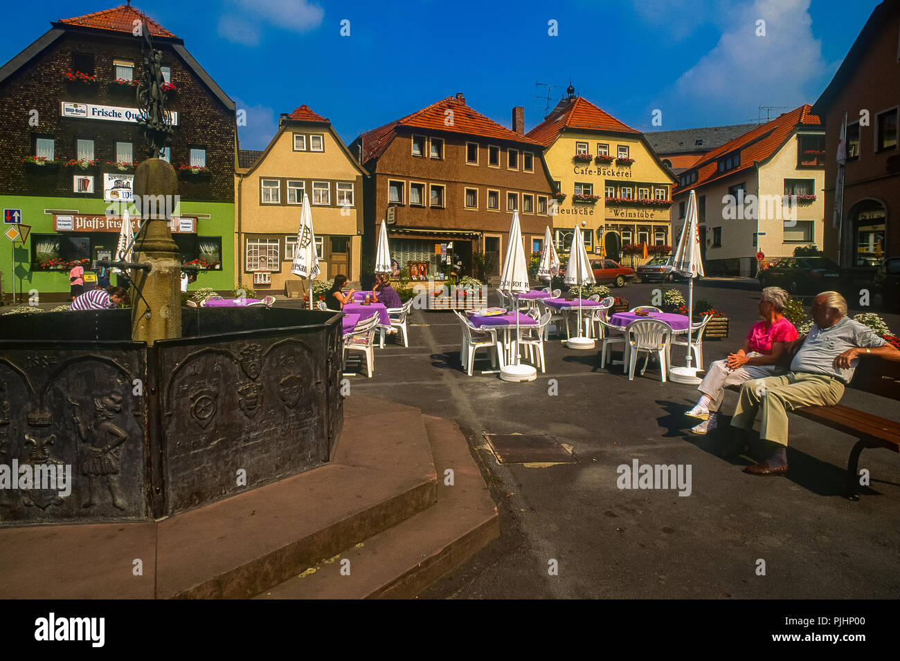 Germania Marktplatz Bischofsheim a.d. Rhön è un antico ghisa fontana del seicento Foto Stock