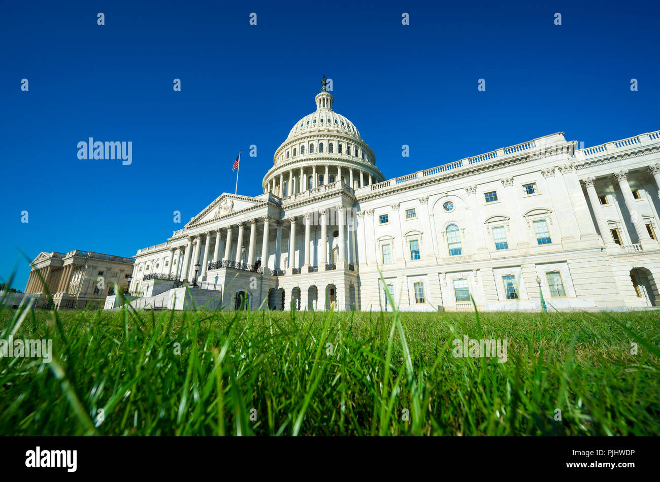 Nastro di avvertenza di corsa attraverso la parte anteriore del US Capitol Building in Washington DC Foto Stock