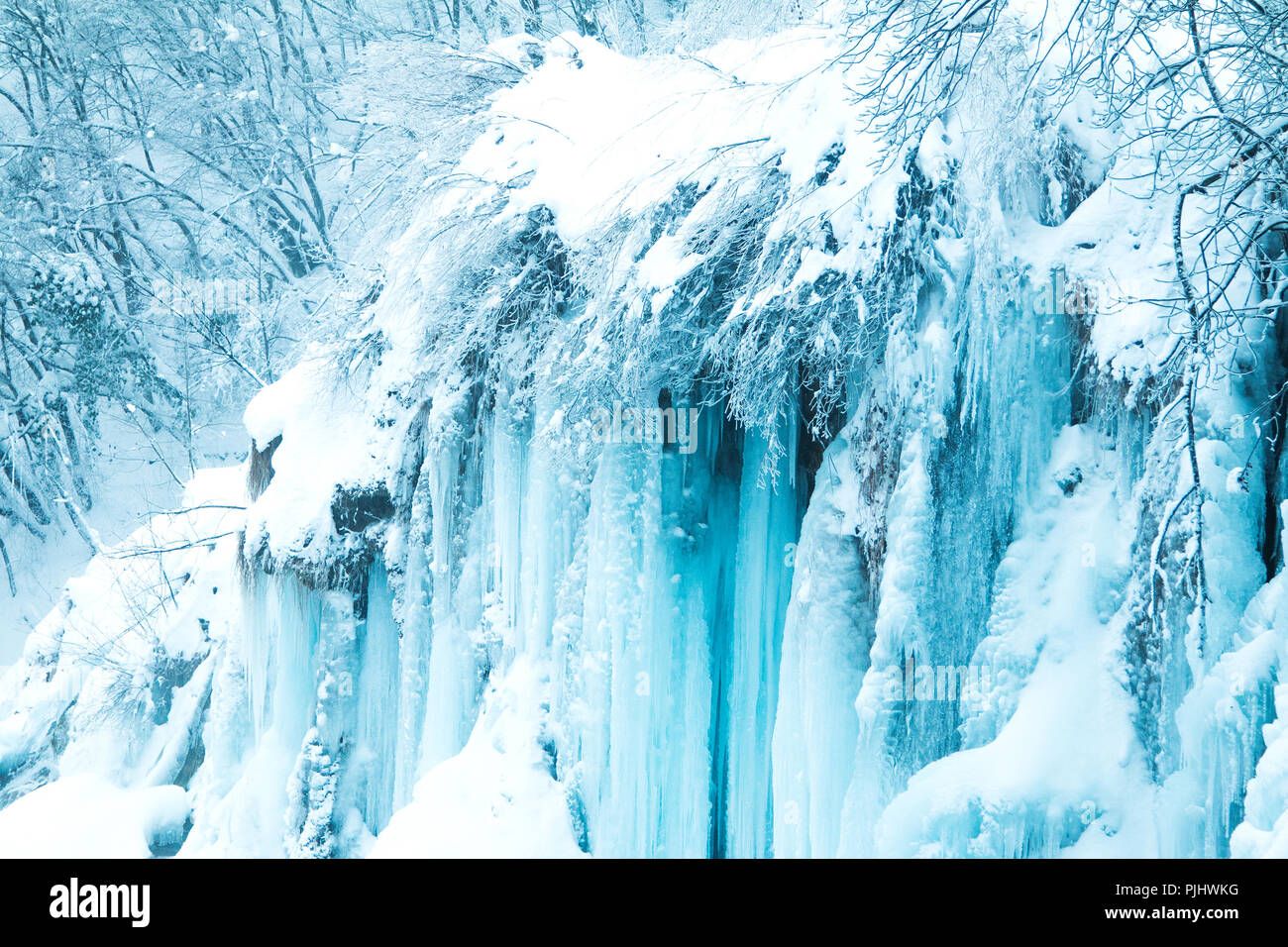 Cascate di ghiaccio nel parco naturale dei laghi di Plitvice, Croazia Foto Stock