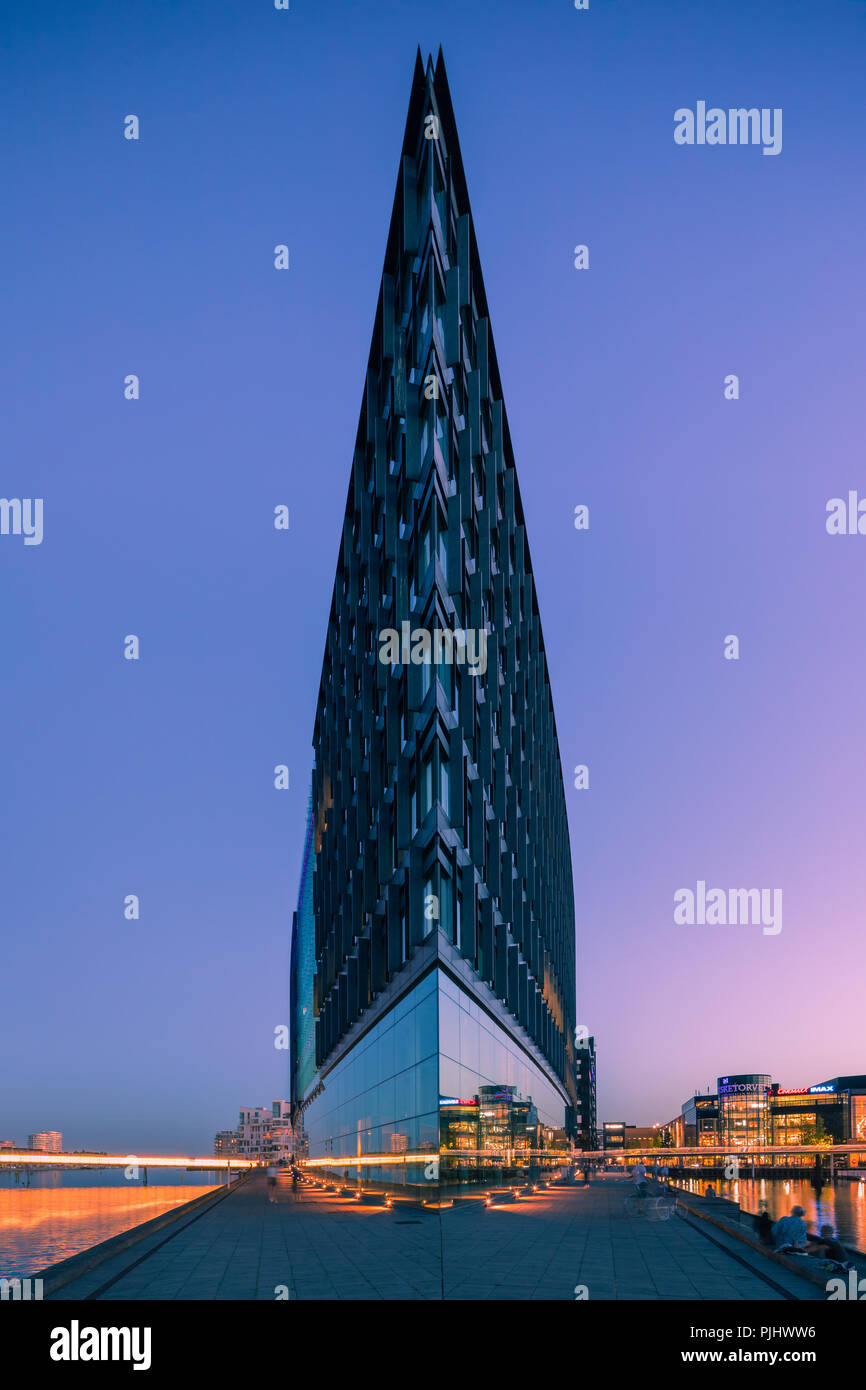 Aller Media edificio, sulle rive di Copenhagen, nel porto interno, è il loro capo ufficio. Essa occupa una forma triangolare promontorio e, come risultato, Foto Stock