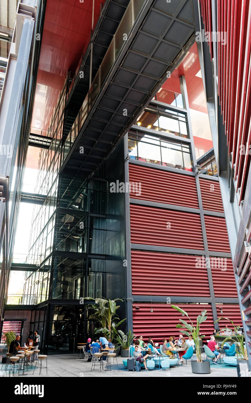 Madrid, Spagna - 06 settembre 2018: Museo Nazionale Centro artistico Reina Sofia. Lo spagnolo vanguard, museo di arte del XX secolo e di arte contemporanea basata in Ma Foto Stock