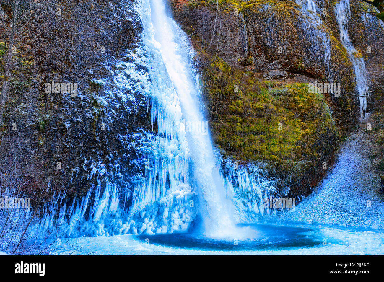 Equiseto cade, in Columbia River Gorge, 15 gradi non contando il fattore del windchill. Foto Stock