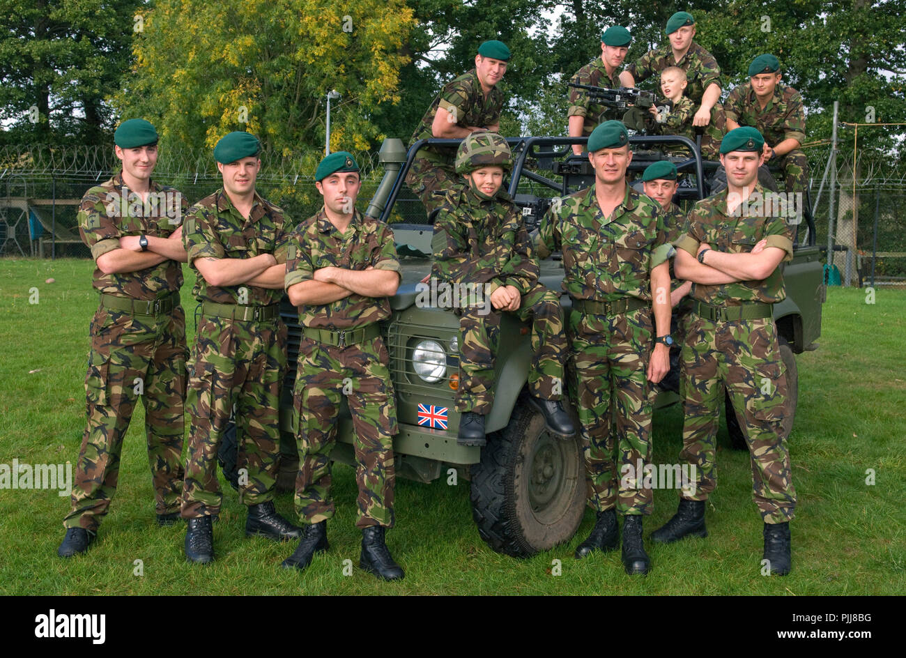 Deryn Blackwell (11) passa un giorno da sogno con i Royal Marines Commando, al loro centro di addestramento di Lymstone, Devon. Foto Stock