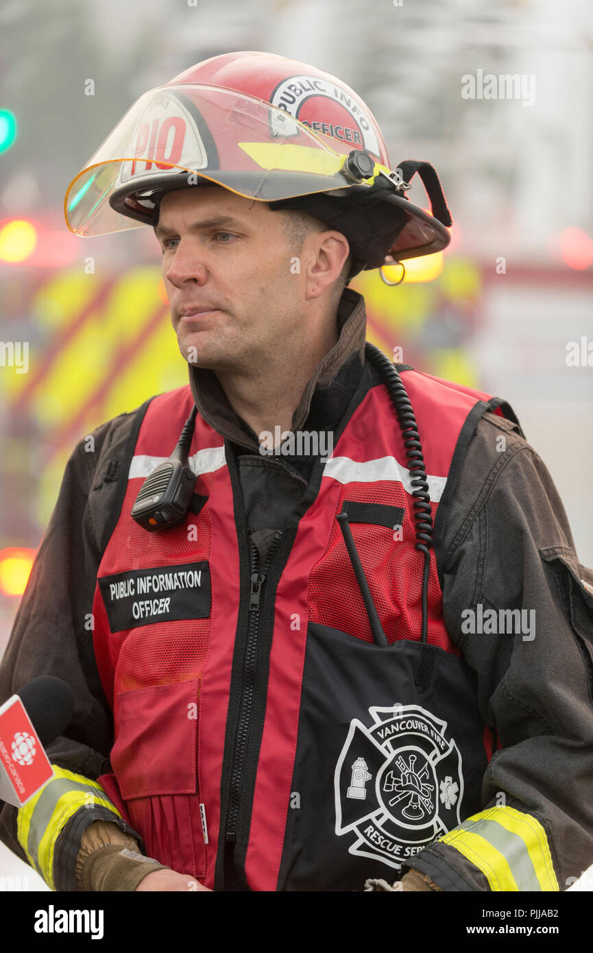 Public information officer a Vancouver per i Vigili del Fuoco. Foto Stock