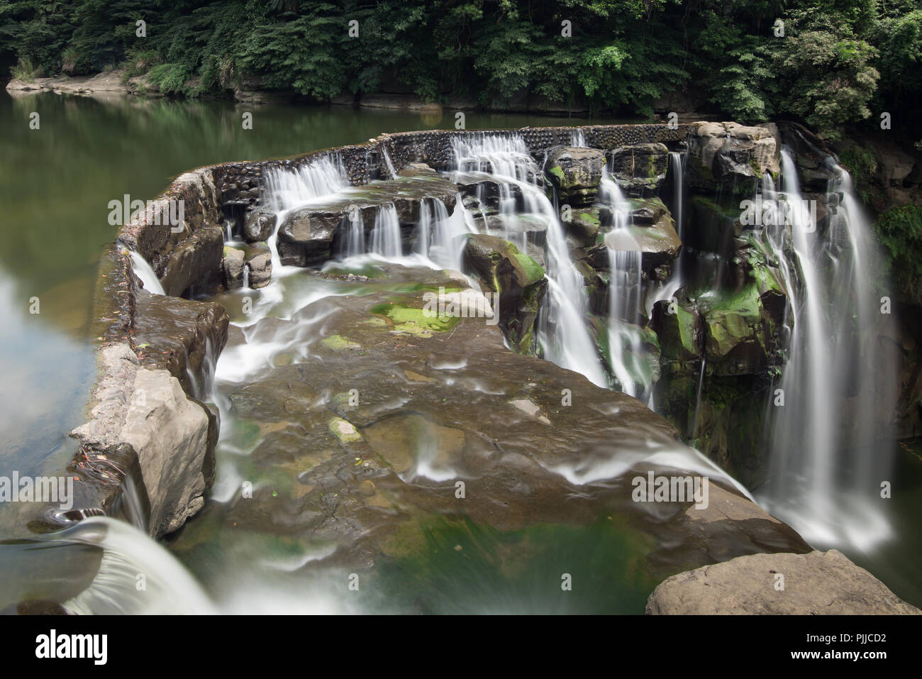 La sua breve bella cascata in molto cade nuovo Taipei Taiwan Foto Stock