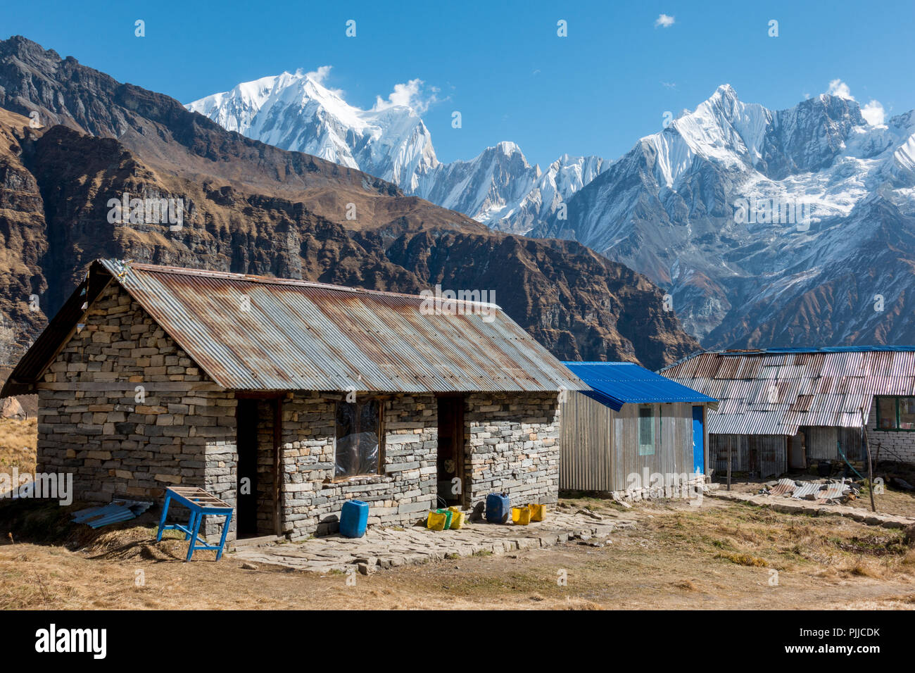 Un resto Lodge per stancare gli escursionisti di montagna nelle regioni remote del Nepal. Foto Stock