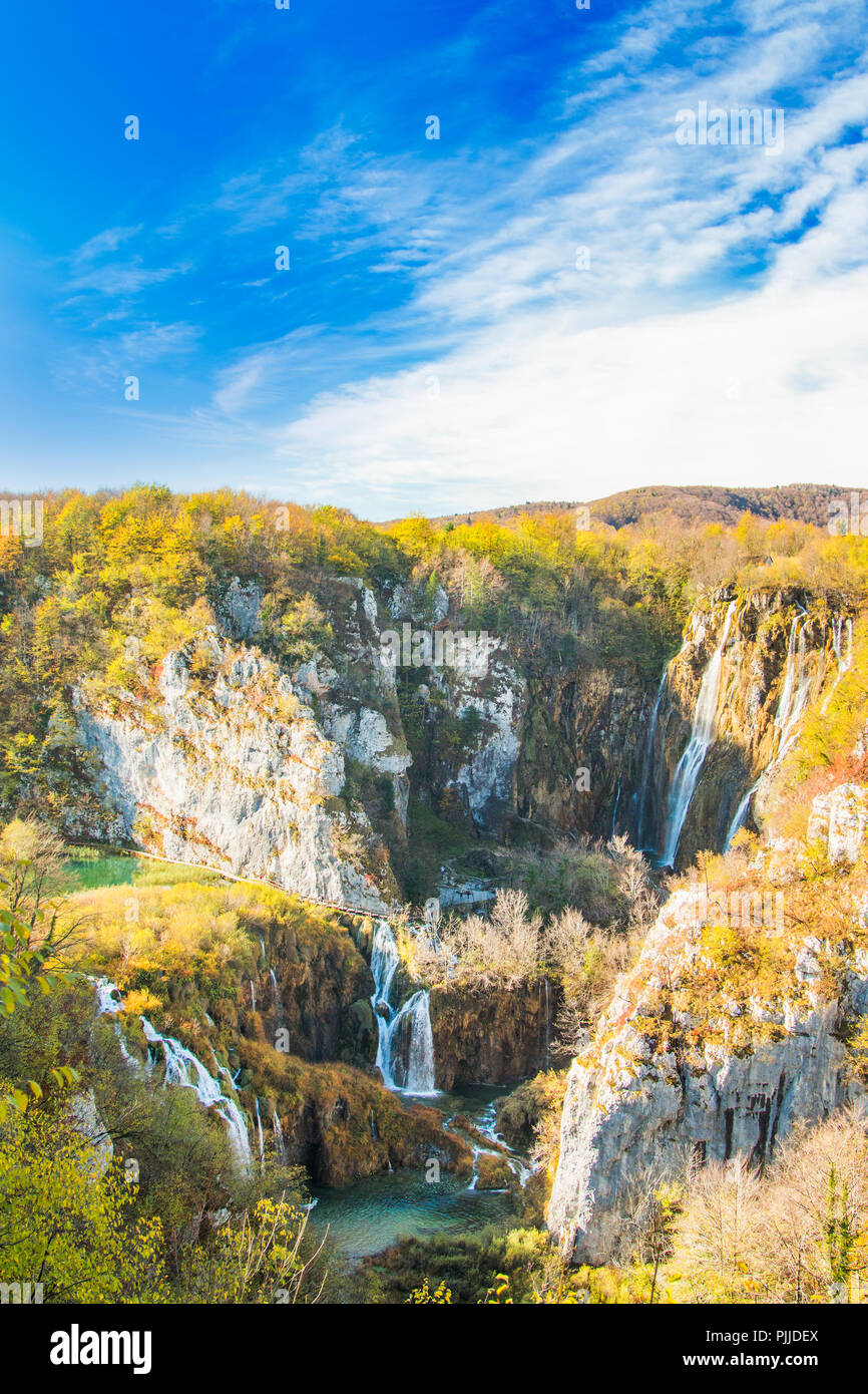 Grande Cascata nel Parco Nazionale dei Laghi di Plitvice in Croazia in autunno Foto Stock