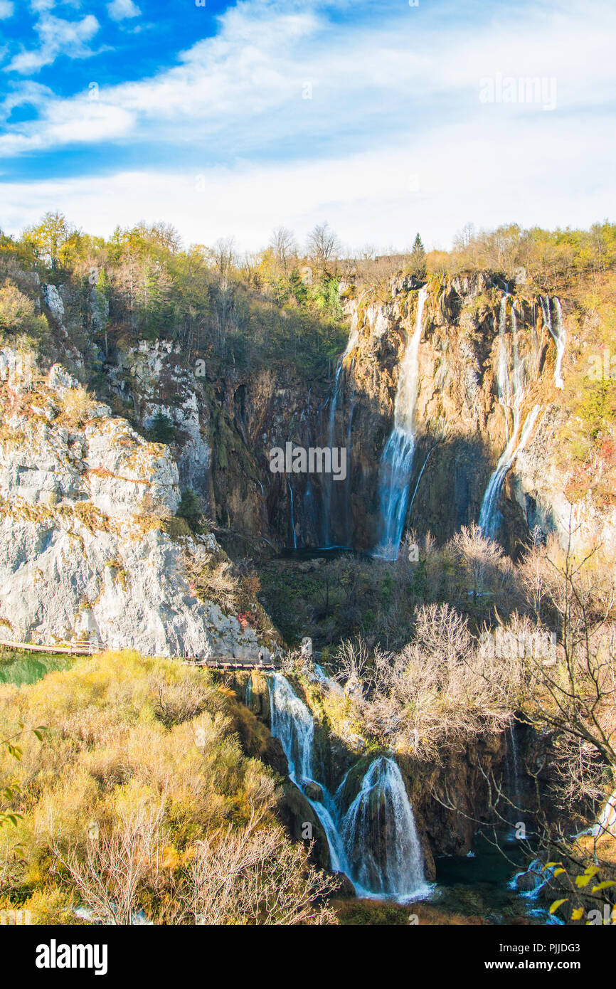 Grande Cascata nel Parco Nazionale dei Laghi di Plitvice in Croazia in autunno Foto Stock