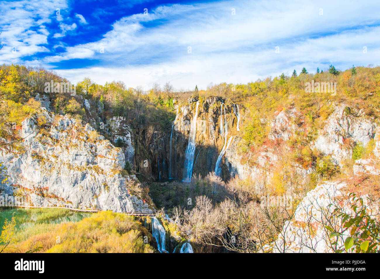 Grande Cascata nel Parco Nazionale dei Laghi di Plitvice in Croazia in autunno Foto Stock